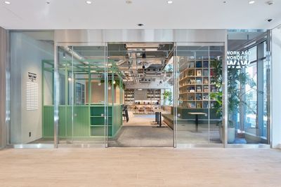 大宮サクラスクエアモールの2階にWAW
大宮があります。1階にはローソンやマルエツがあります - 大宮サクラスクエアモール2階WAW大宮 【R07（6名席用）】1時間から使えるサテライトオフィスの外観の写真