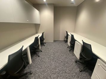6名用サテライトオフィス
作業に集中できるスペースです。 - 大宮サクラスクエアモール2階WAW大宮 【R07（6名席用）】1時間から使えるサテライトオフィスの室内の写真