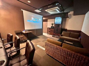 バリ風インテリア パーティ向け空間 ボードゲーム  ダーツ プロジェクター - FAMILYPOT 横浜桜木町店,桜木町駅徒歩5分