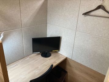 半個室【B3】席ー西武池袋線・都営大江戸線「練馬」駅構内！エミオ練馬内のワークスペース - エミフィス練馬