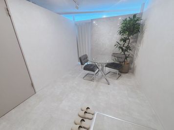広々したカウンセリングルーム、商談なども可♪ - 植村ビル シェアサロン　豊中曽根の室内の写真