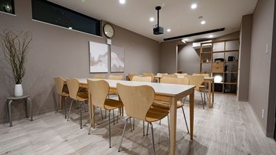 16人座れるダイニングテーブル - COMMON LABの室内の写真