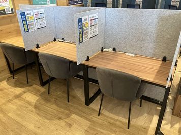 コインスペース海老名ビナウォーク店（3番館6階） 1人用席（通話・会話OK）の室内の写真