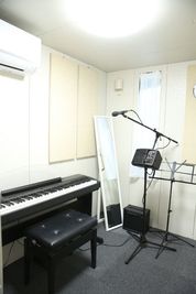 四谷三丁目駅徒歩１分🚃アビテックス🎼40Dr、ハイタイプ防音室🎺電子ピアノ設置💕Fスタジオ - 音楽練習スタジオ　アルトポンテ