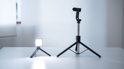 撮影用LEDライト(調光調色) / スマホ3脚 - スペースTAKAYA 湯島店の室内の写真