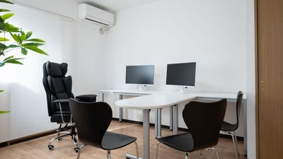 少人数のMTG用・作業用レイアウト例 - スペースTAKAYA 湯島店の室内の写真