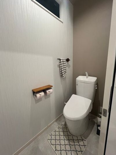 見た目もかわいいコンパクトなコンテナ個室 - KOMINATO BLUE BOX