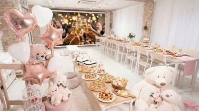 2026年もMoffroomへ - Moffroom🧸«池袋店»🧸 池袋MAX40名‼️超でかスクリーン大人数パーティーの室内の写真