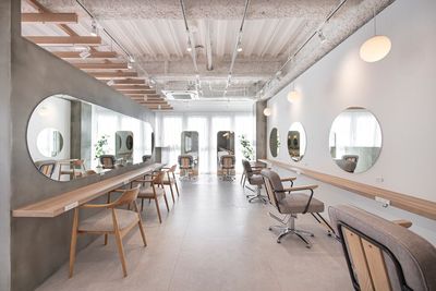 表参道駅から徒歩5分という好立地で、アクセスの良さと抜群の環境を兼ね備えた空間。  - hair & beauty ien.