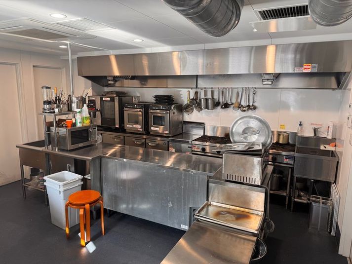 業務用厨房が使えるレンタルキッチンスペース - ボストン四天王寺ビル