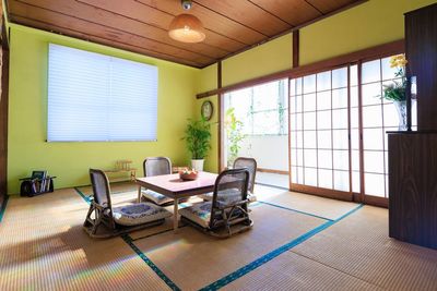 10畳の和室、朝～お昼過ぎまでは外光がしっかり入り明るいです。 - Studio-limo レンタルスペース　Studio-limoの室内の写真