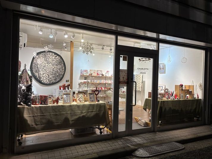 石川町元町口徒歩1分、全面ガラス張りのギャラリー - Gallery CHARLOTTE.USAGI