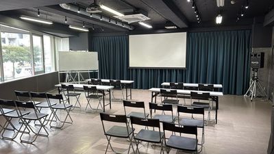 ミーティングやセミナーとしても使用可能 - インフィニスタジオ天神 ANNEX インフィニスタジオ天神ANNEXの室内の写真