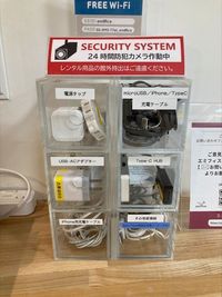 各種充電器の貸し出しあり - エミフィス練馬 半個室（木製）【B6】席の設備の写真