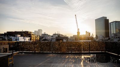 抜けの良い屋上 - UPPER BASE