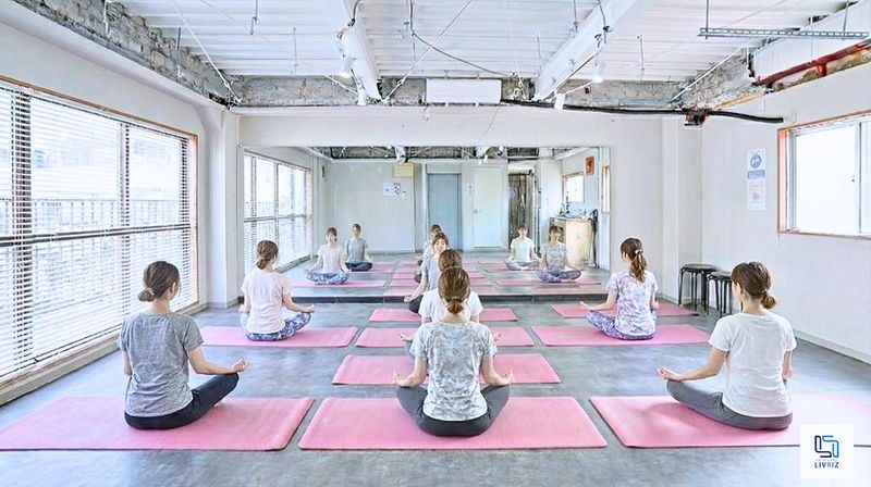 LIVRIZ桜木町｜鏡4.5m・有効30㎡のダンススタジオ - 【横浜桜木町】駅近レンタルスタジオ