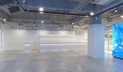 レジカウンター完備で物販にも対応可能です。 - LED DAIBA STUDIO 大型LEDビジョン常設 総合イベント施設の室内の写真