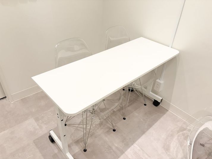 FEEEP立川店 FEEEP立川店｜1名用オープン席｜イベントスペースCの室内の写真