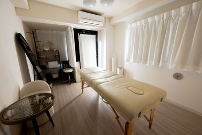 調光式ライト（白） - レンタルサロンtreat自由が丘店 完全個室プライベートサロンの設備の写真