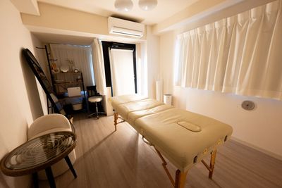 調光式ライト（オレンジ） - レンタルサロンtreat自由が丘店 完全個室プライベートサロンの設備の写真