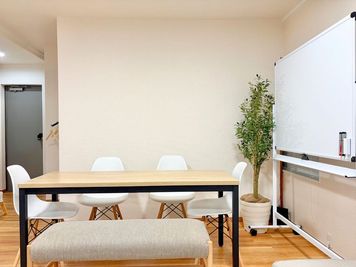 面接やオフィス利用に対応👩‍💻 - 【広スペ】南林間 南林間の広いレンタルスペースの室内の写真