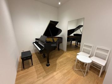 【 中延駅徒歩2分】9.32㎡/グランドピアノ備え付きの音楽スタジオ　楽器や歌の練習・レッスン・配信にご使用いただけます。 - ルービー中延