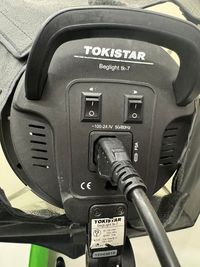  TOKISTAR BegLight tk-7 LEDライト
2色調光可能。スイッチで光量を直感的に調整できるので初心者でも扱えます。ストロボ撮影は使えません。 - ヴィンテージ撮影スタジオ DOT2（ドットツー）の設備の写真