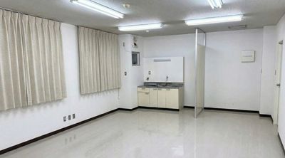 会議机を折りたたんで、イベント会場としての利用も増えています！ - 熊本水道町ミーティングスペース 貸し会議室・レンタルスペース（セミナー・商談・リモート・面接）の室内の写真