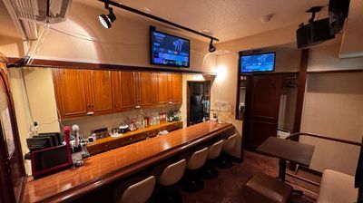 【現役バー貸切】映えるカウンター、エモい照明。撮影・女子会に - コンセプトルーム『LUMI』