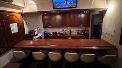 6人がけのカウンターです - コンセプトルーム『LUMI』 【新宿区】新宿三丁目駅徒歩2分！コンセプトルーム『Lumi』の室内の写真