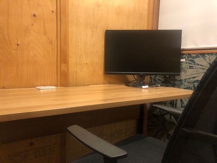 【R-６】１名_鍵付きの広々個室ブース_神戸駅前スキマ - 神戸駅前コワーキングスペース Suki_ma（スキマ）