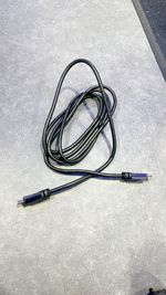 モニターとご自身のPCを繋ぐHDMIケーブル（貸出機類） - カラオケバー neo 梅田2号店の設備の写真