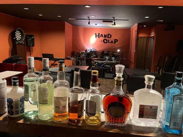 馬橋駅から徒歩5分のライブ会場貸切(楽器備え付け) - ライブBAR HAND-CLAP