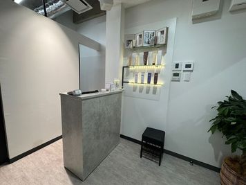 【八戸】 Fi-Neレンタルサロン 【八戸】美容室併設の完全個室レンタルサロンの入口の写真