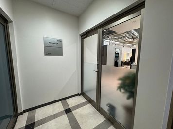 【八戸】 Fi-Neレンタルサロン 【八戸】美容室併設の完全個室レンタルサロンの入口の写真