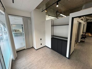 【八戸】 Fi-Neレンタルサロン 【八戸】美容室併設の完全個室レンタルサロンの室内の写真