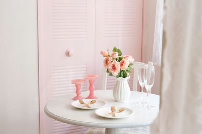 窓際は自然光が入ります☀️

※ 時間帯によってl、明るさが異なります。 - milk party and studio 渋谷店 milk party and studio 渋谷店（〜10名）の室内の写真