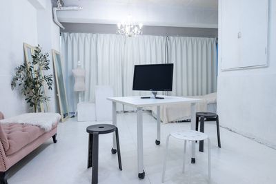 【平日夜限定】静かに使える無人作業スペース|Wi-Fi・電源完備 - 自然光 撮影スタジオ 飯田橋