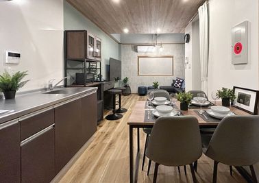 キッチン完備　冷蔵庫、電子レンジ、トースターあります。 - 風車 レンタルスペースKAZAGURUMAの設備の写真