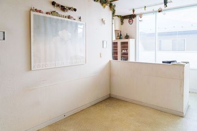 完全な撮影セットというより、
機材準備や待機スペースとして便利な部屋です。 - アトリエ『KAMO』 西賀茂 和室のアトリエ｜撮影・お稽古向けの室内の写真