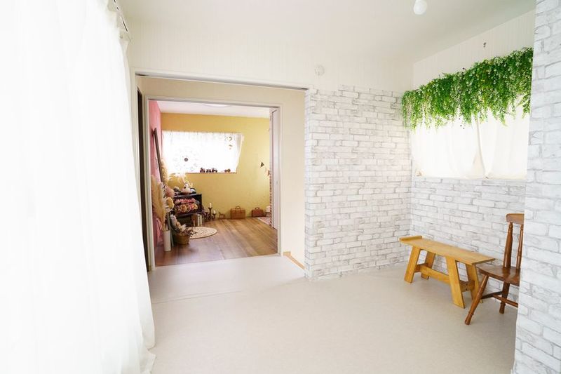 【京都・宇多野】自然光が差し込む白壁スタジオ - フォトスタジオTAMA