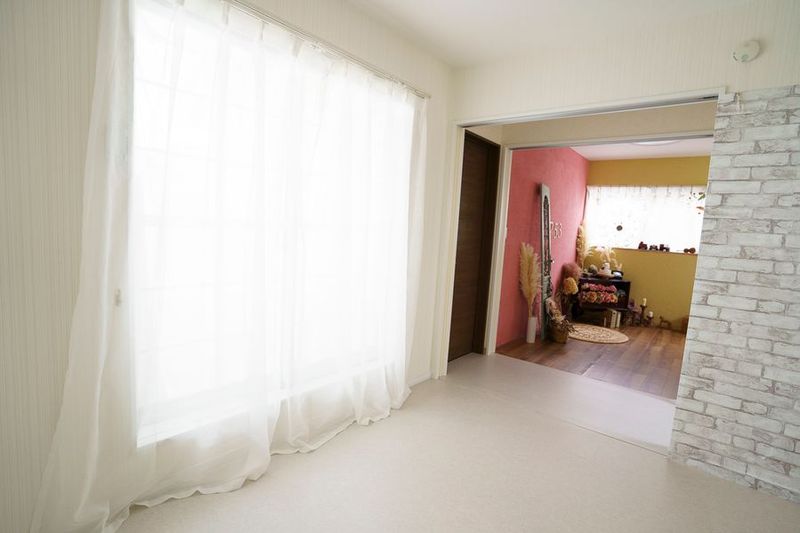 【京都・宇多野】自然光が差し込む白壁スタジオ - フォトスタジオTAMA