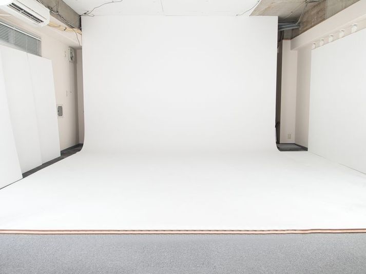 高さ2.9m の白ホリゾント - Studio ZONA 市ヶ谷店 Studio ZONA 市ヶ谷店 白ホリ撮影スタジオの室内の写真
