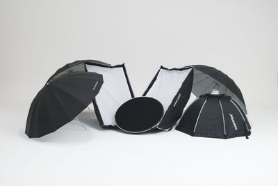 各種ソフトボックス、アンブレラ、ビューティーディッシュ（有料機材） - Studio ZONA 市ヶ谷店 Studio ZONA 市ヶ谷店 白ホリ撮影スタジオの設備の写真