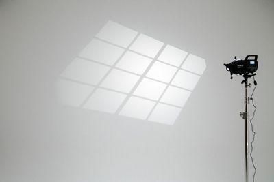 プロジェクタースヌートで模様を投影 - Studio ZONA 市ヶ谷店 Studio ZONA 市ヶ谷店 白ホリ撮影スタジオの設備の写真