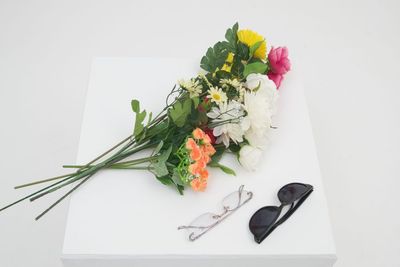 サングラス・造花 - Studio ZONA 市ヶ谷店 Studio ZONA 市ヶ谷店 白ホリ撮影スタジオの設備の写真