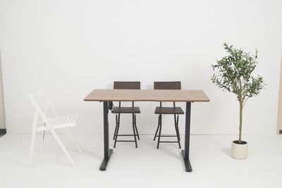 テーブルと椅子 - Studio ZONA 市ヶ谷店 Studio ZONA 市ヶ谷店 白ホリ撮影スタジオの設備の写真