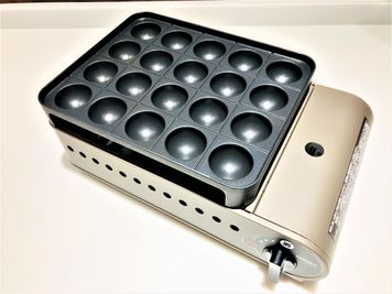 カセットガスたこ焼器
​イワタニスーパー炎たこ　 CB-ETK-1 
1,100円 / 1回 - 恵比寿キッチンレンタルスタジオ Talk Kitchen  恵比寿レンタルキッチンスタジオ /Talk Kitchenの設備の写真