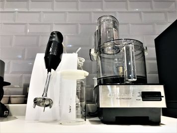 ​豊富な調理家電で手早く料理
​バーミックス
ハンドミキサー
フードプロセッサー
 - 恵比寿キッチンレンタルスタジオ Talk Kitchen  恵比寿レンタルキッチンスタジオ /Talk Kitchenの設備の写真