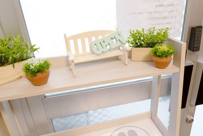 スペース入り口の横に靴棚をご用意しております。 - PALETTEスタジオ 百合ヶ丘の入口の写真